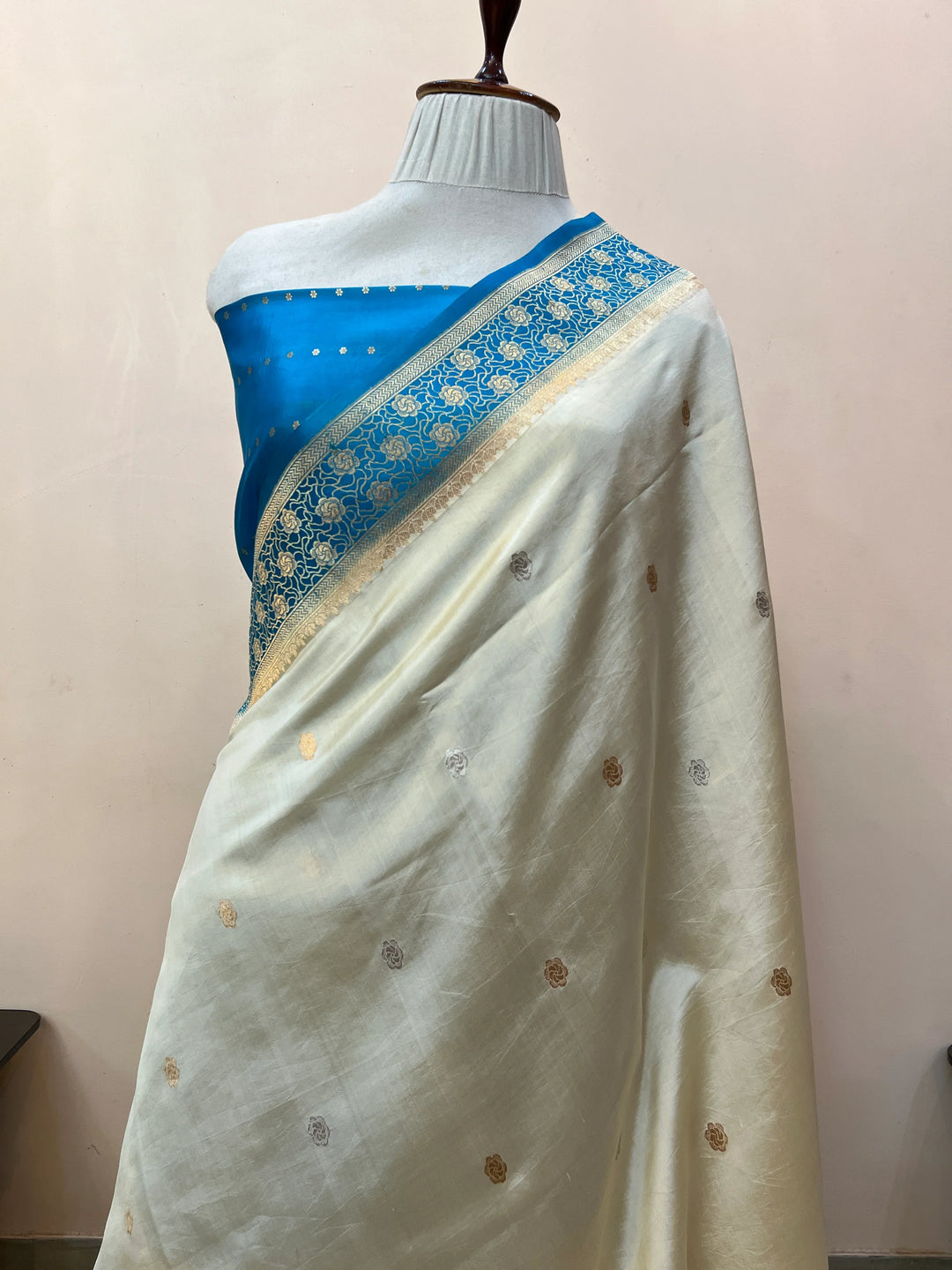 Off white Pure Silk Handloom Banarasi Saree