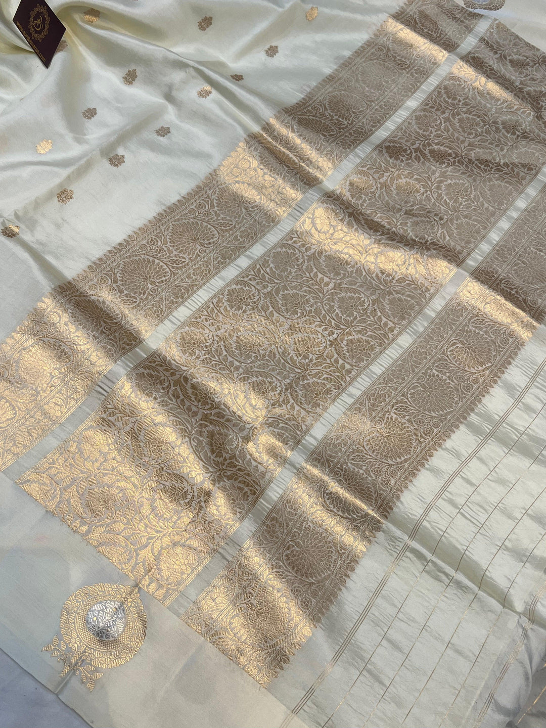 Cream Pure Banarasi Handloom Silk Saree - Aura Benaras