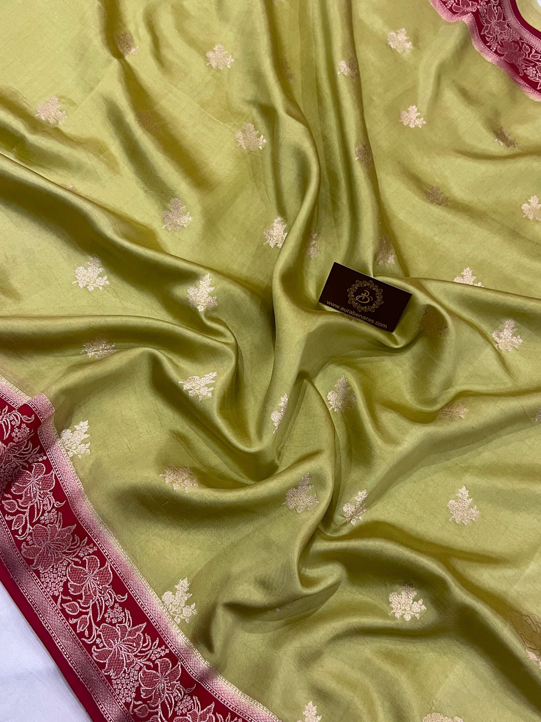 Kadhwa Banarasi border in gold zari on pure silk bridal saree