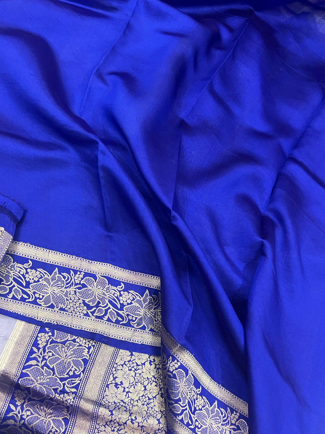 Plain unstitched blouse piece included with bridal Banarasi silk saree