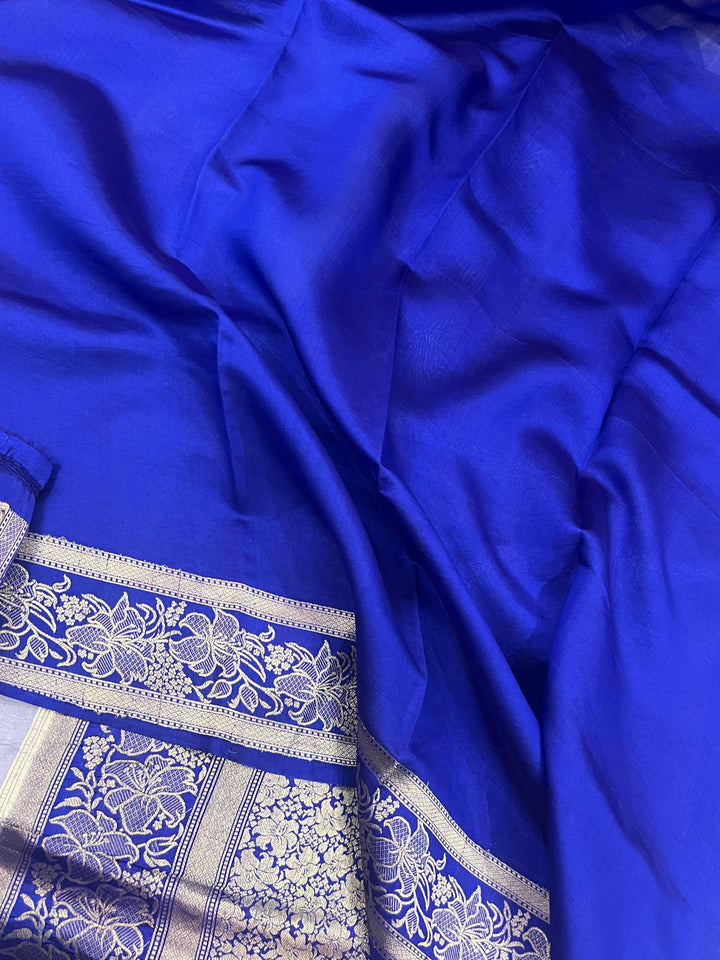 Plain unstitched blouse piece included with bridal Banarasi silk saree