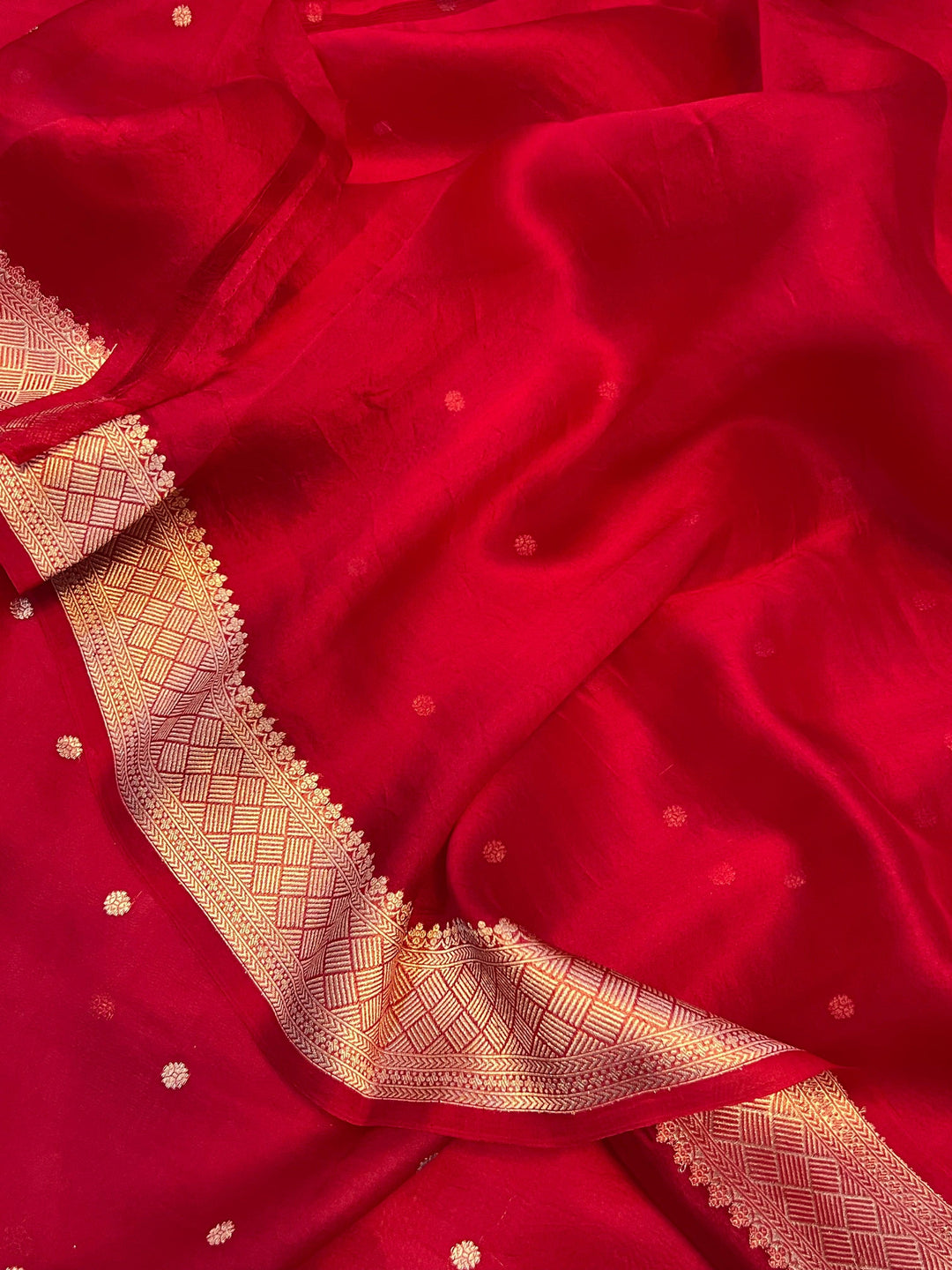 Plain unstitched blouse piece included with pure Kora silk Banarasi saree