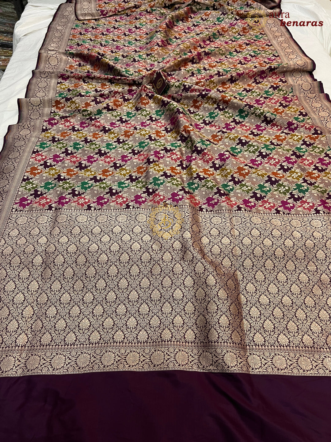 Buy Wine Rangkaat Banarasi Katan Silk Saree - AuraBenaras