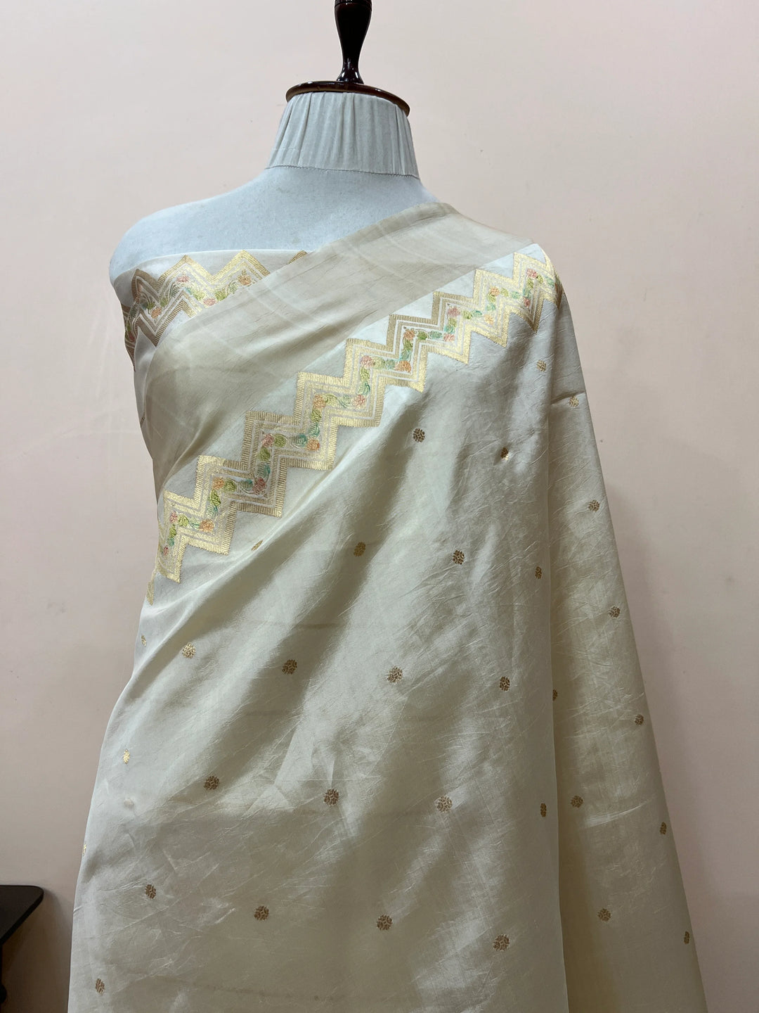Cream Pure Silk Handloom Banarasi Saree