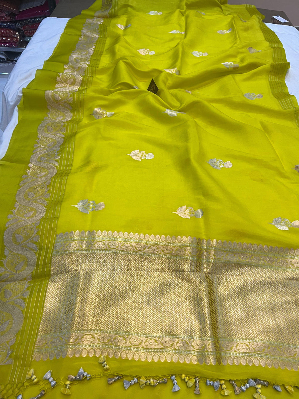 Lemon Yellow Pure Banarasi Handloom Silk Saree - Aura Benaras