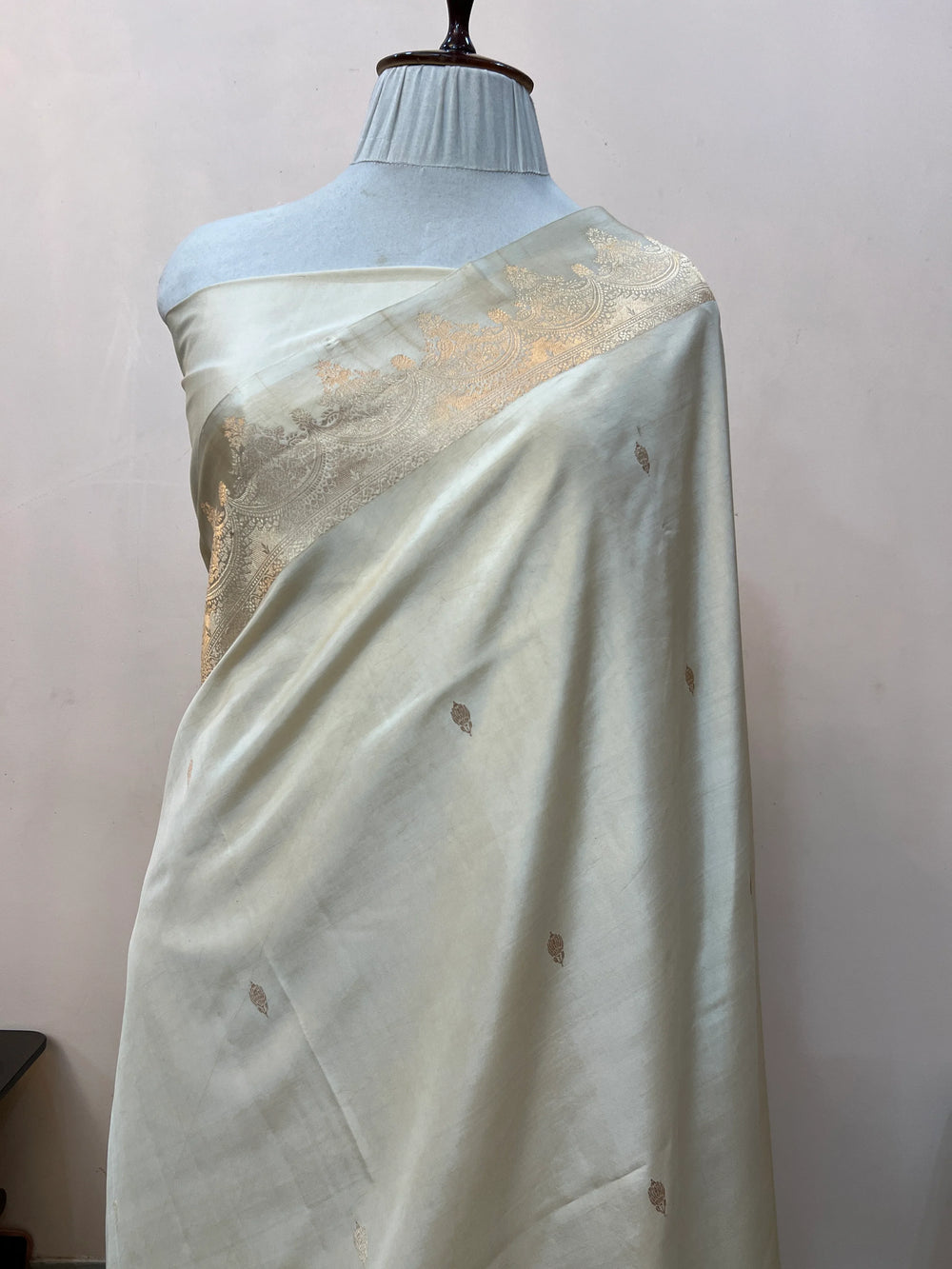 Off White Pure Katan Silk Banarasi Handloom Saree