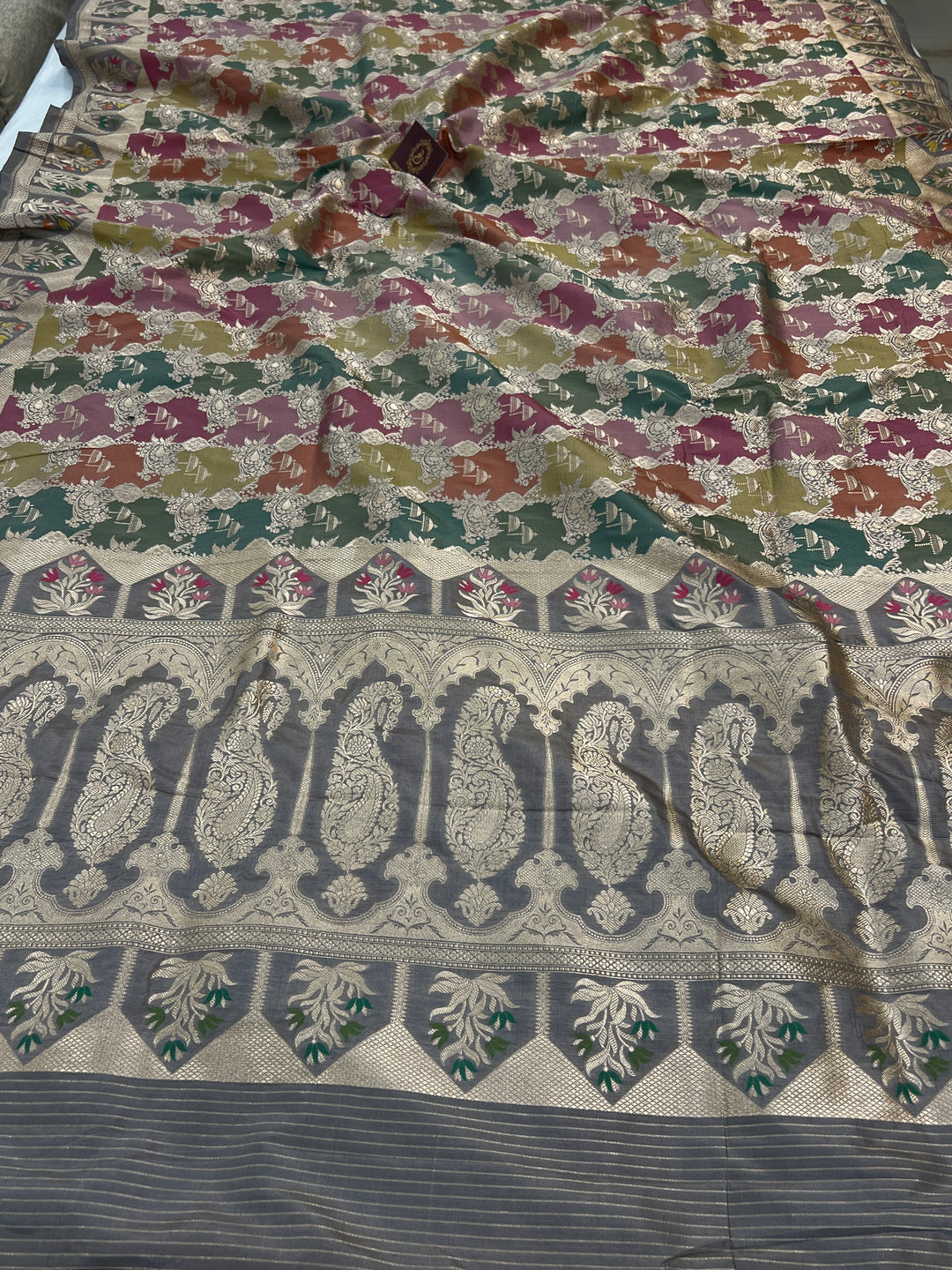 Buy Light Grey Rangkaat Banarasi Katan Silk Saree - AuraBenaras