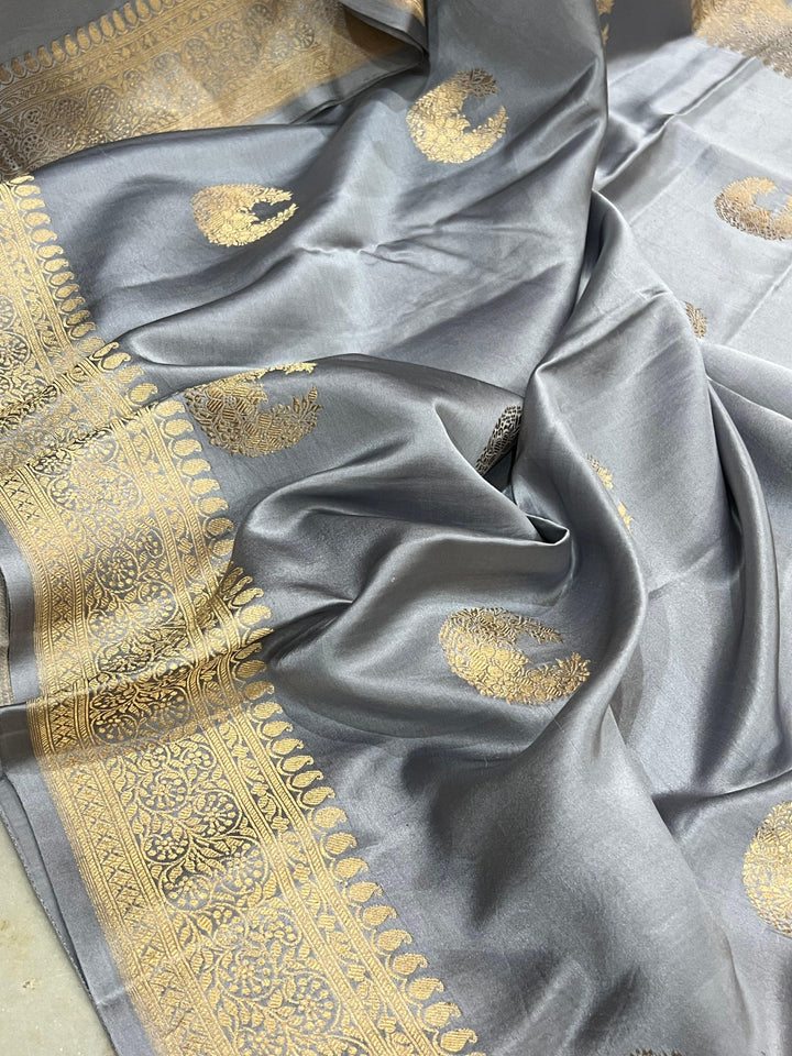 Intricate Kadhwa motifs handwoven on pure silk Mashru Banarasi saree