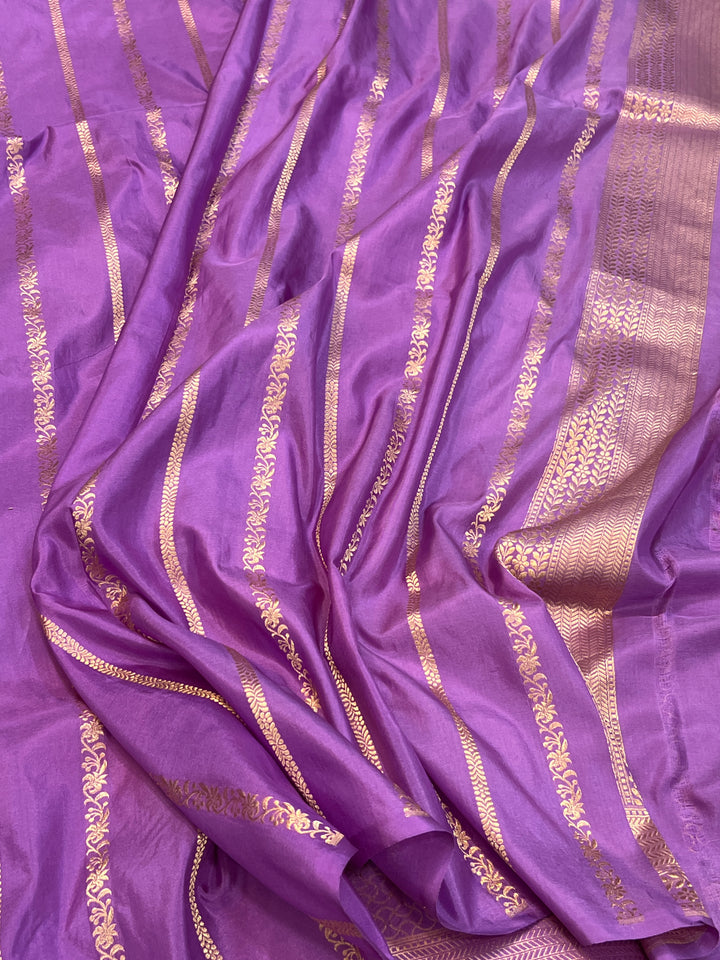 Buy Lavender  Rangkaat Banarasi Katan Silk Saree - AuraBenaras
