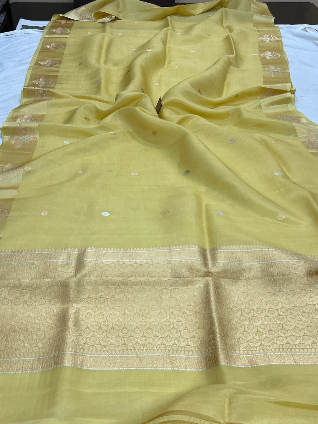 Pastel Yellow Pure Katan Organza Silk Handloom Banarasi Saree