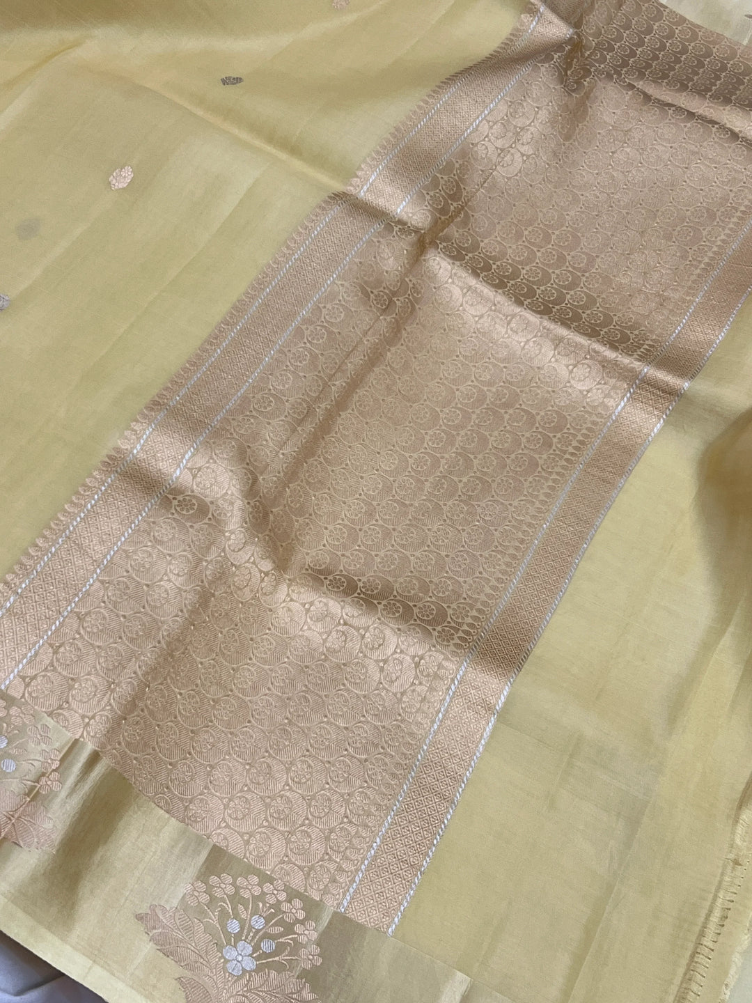 Pastel Yellow Pure Katan Organza Silk Handloom Banarasi Saree