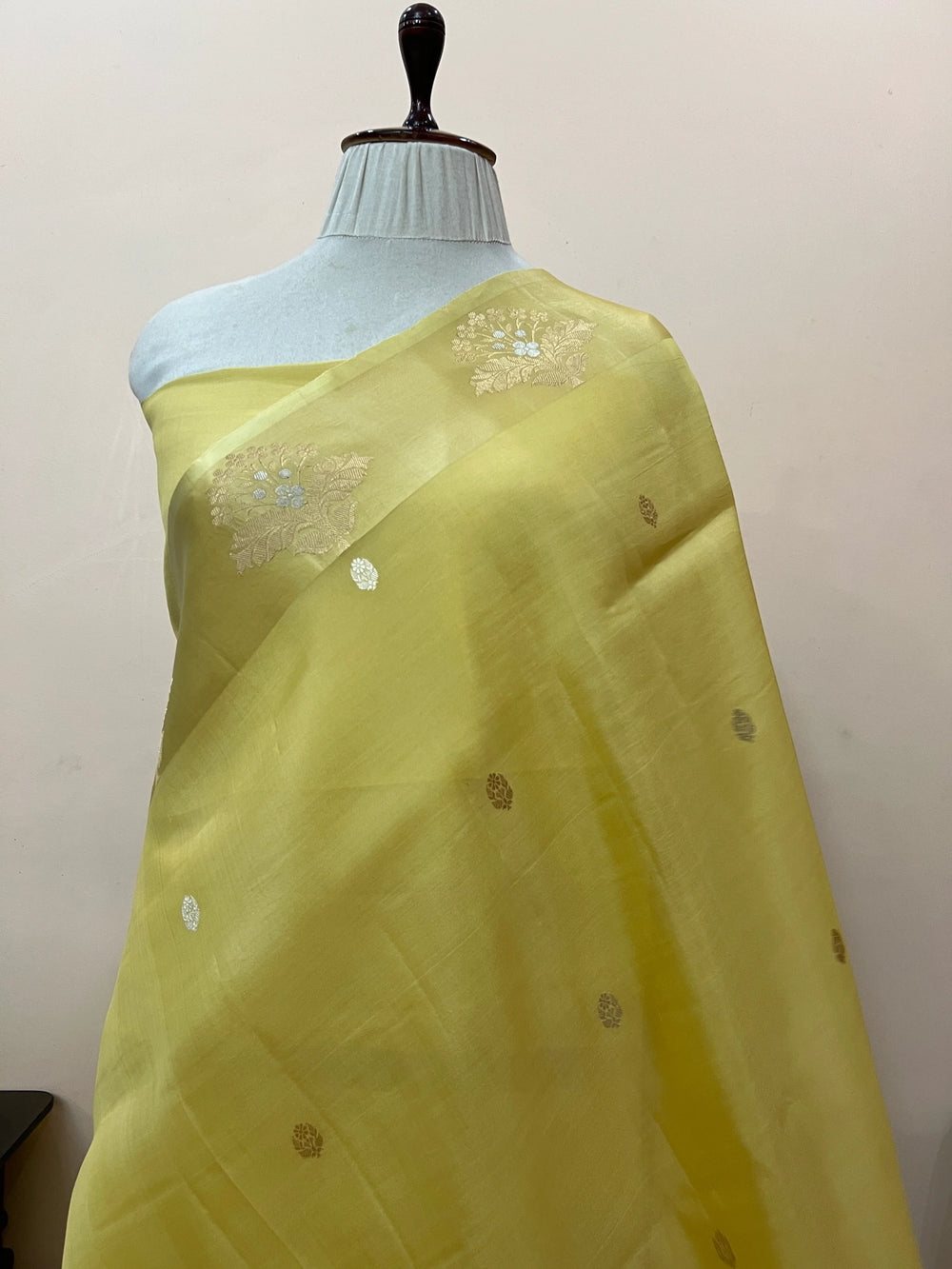 Pastel Yellow Pure Katan Organza Silk Handloom Banarasi Saree