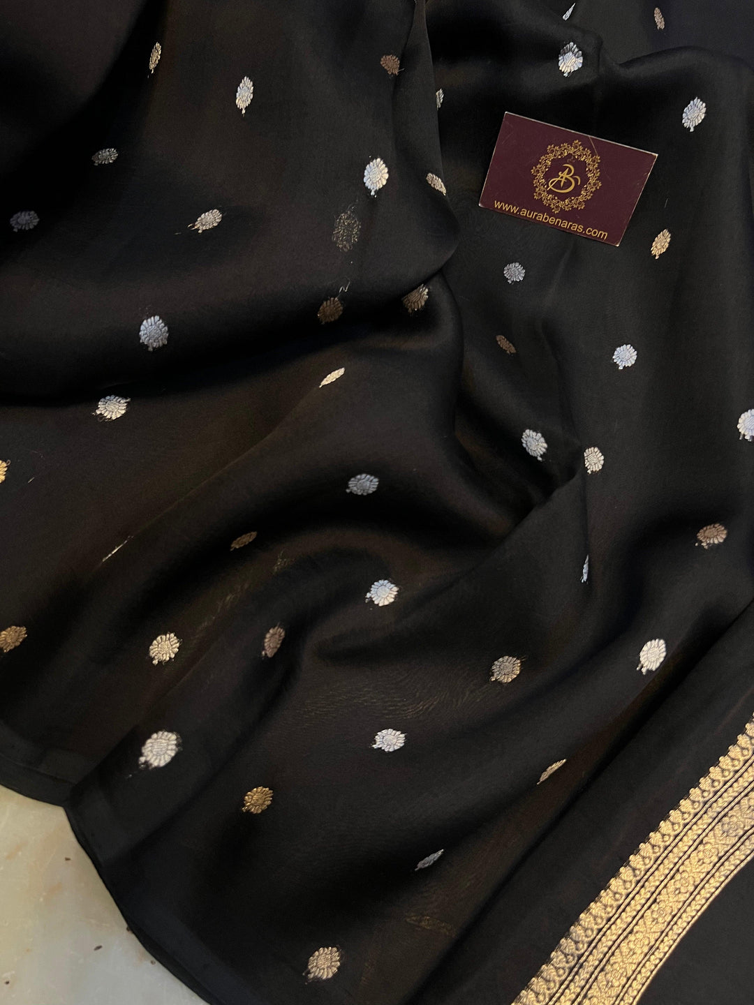 Handwoven Kadhwa butis in sona rupa zari on Banarasi Kora silk fabric