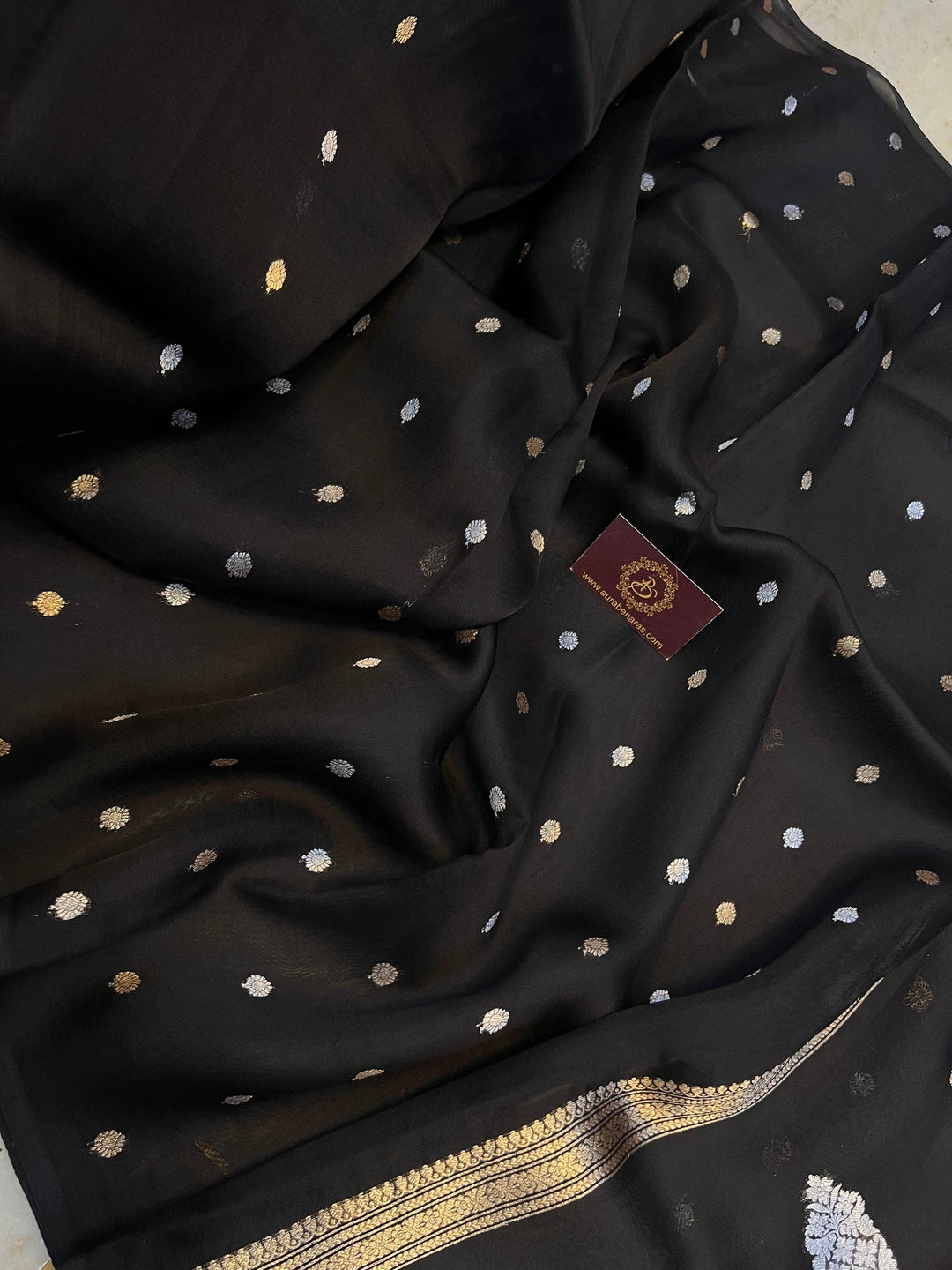Fine Kora silk texture with intricate Banarasi weaving and zari detailing