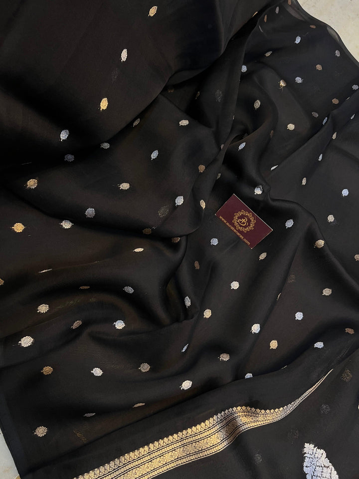 Fine Kora silk texture with intricate Banarasi weaving and zari detailing