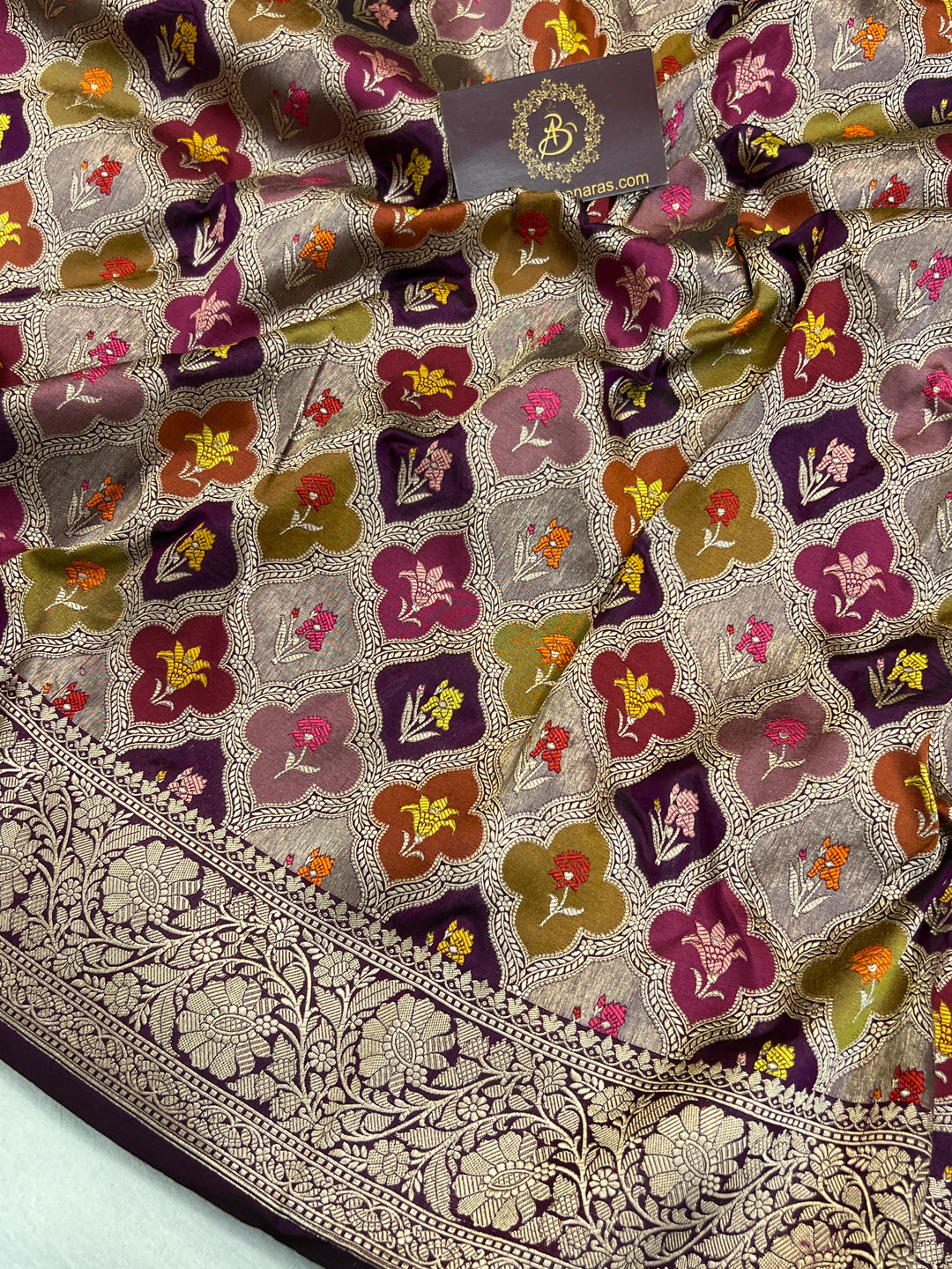 Buy Wine Rangkaat Banarasi Katan Silk Saree - AuraBenaras