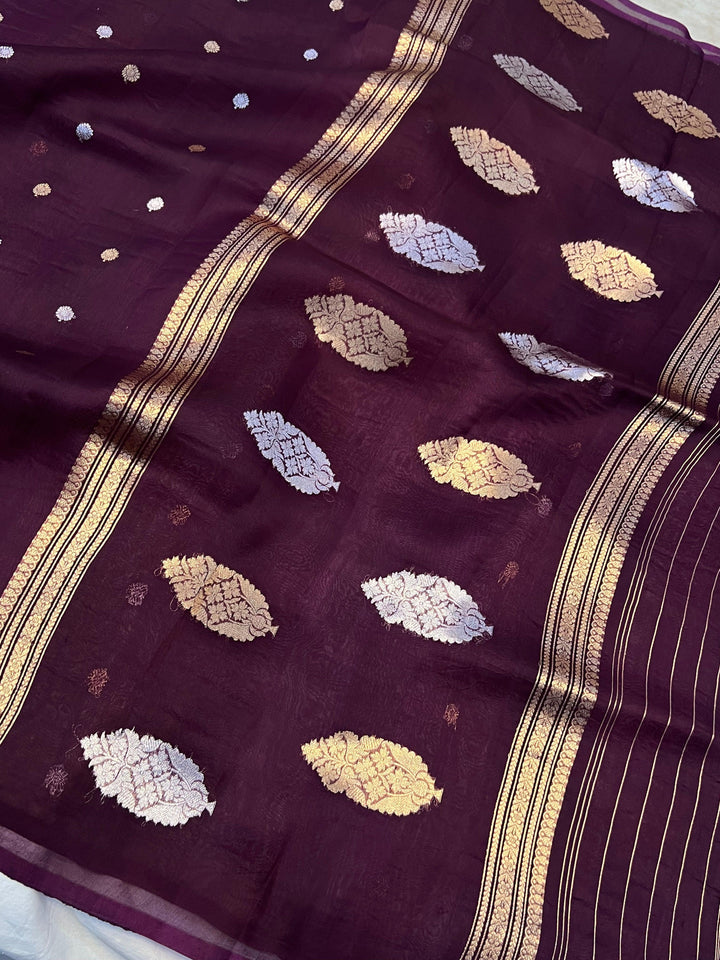 Elegant pallu with zari butas on Kora silk Banarasi saree