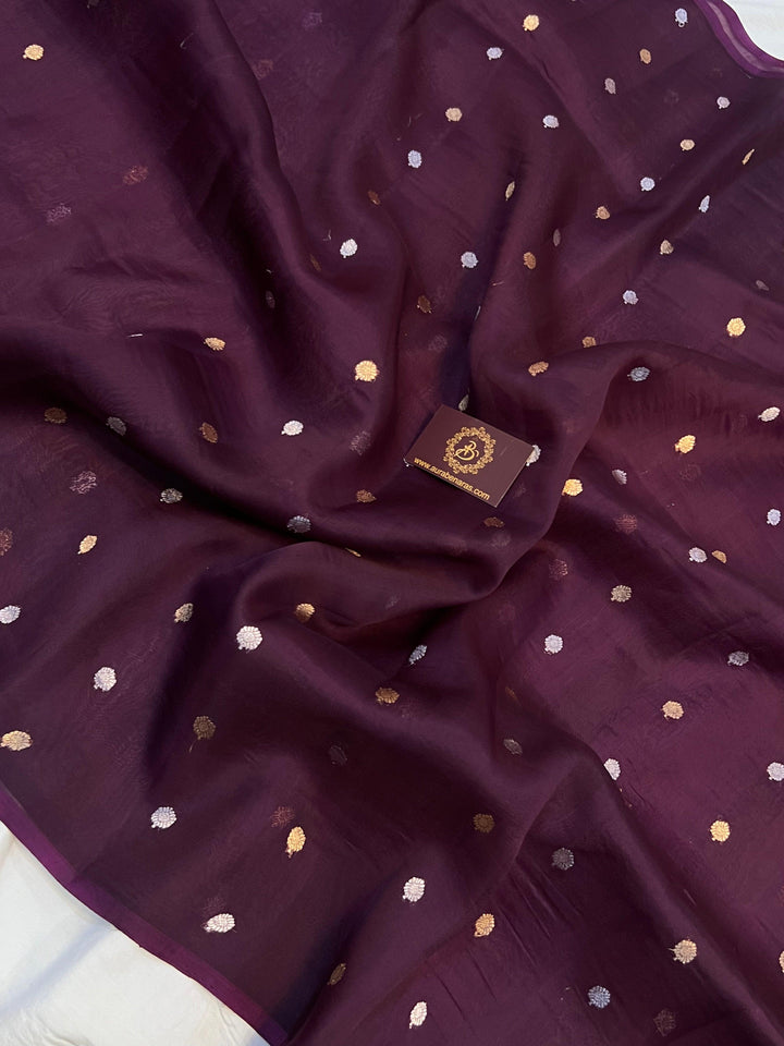 Handwoven Kadhwa butis in sona rupa zari on Banarasi Kora silk fabric