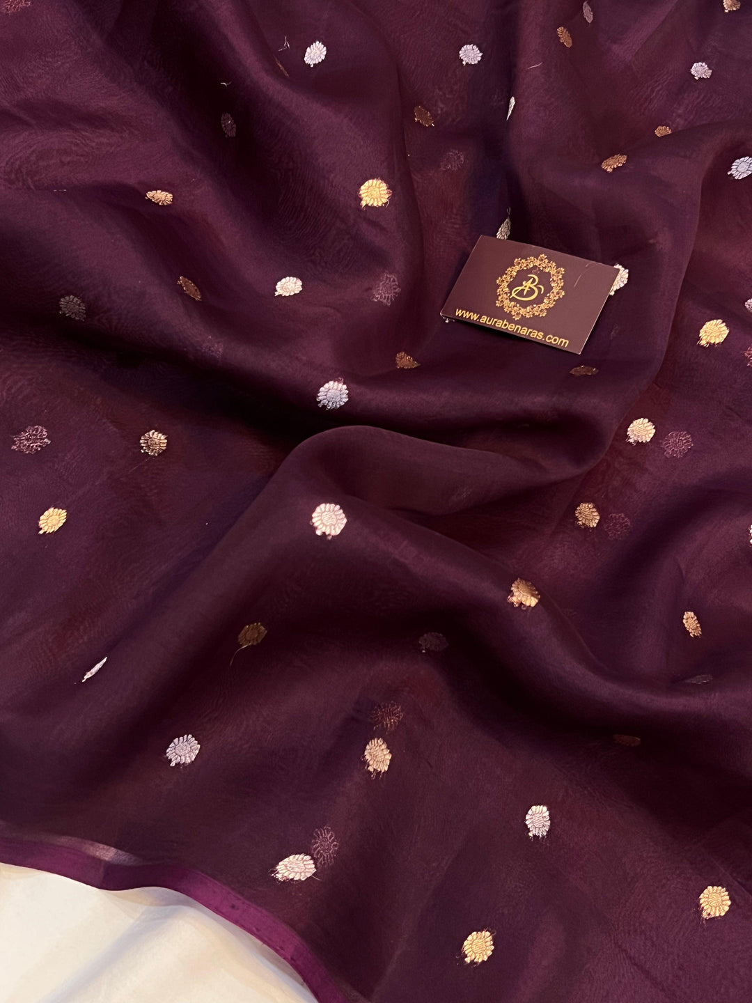Fine Kora silk texture with intricate Banarasi weaving and zari detailing