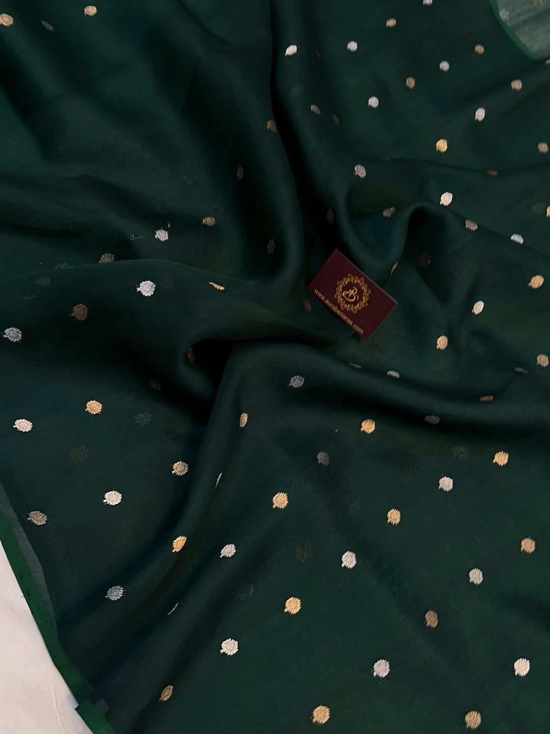 Handwoven Kadhwa butis in sona rupa zari on Banarasi Kora silk fabric