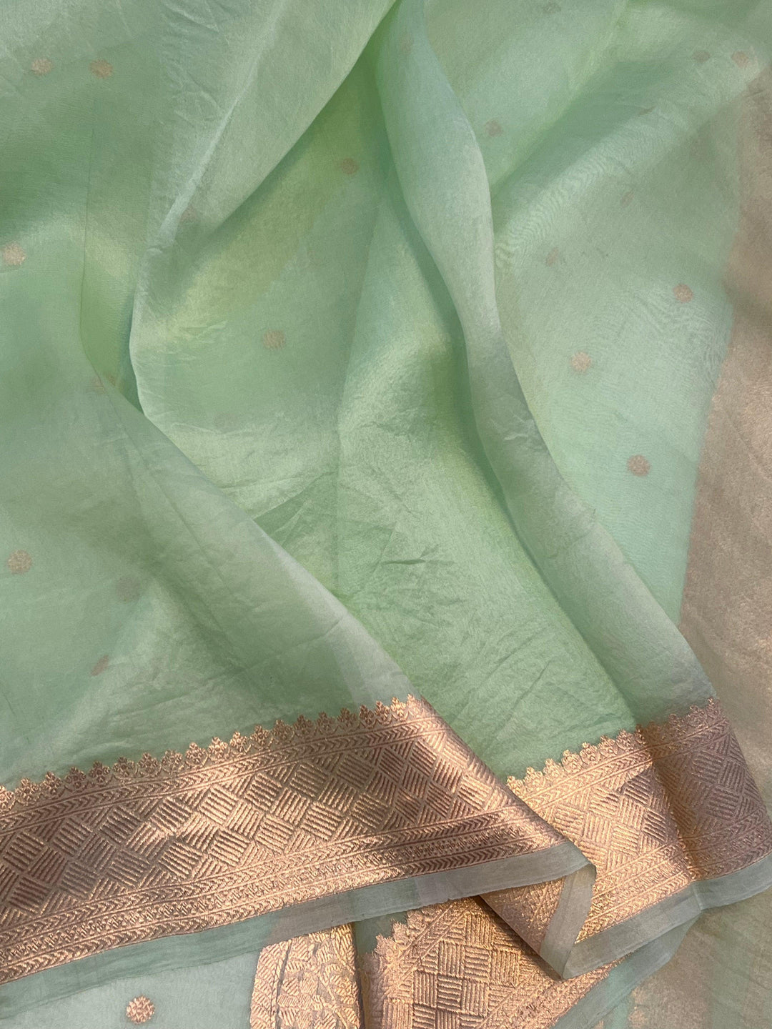 Plain unstitched blouse piece included with pure Kora silk Banarasi saree