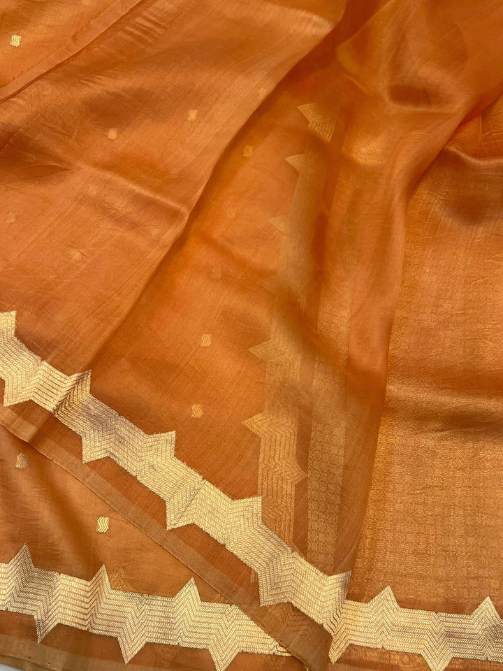 Plain unstitched blouse piece paired with the handloom Banarasi Kora silk saree