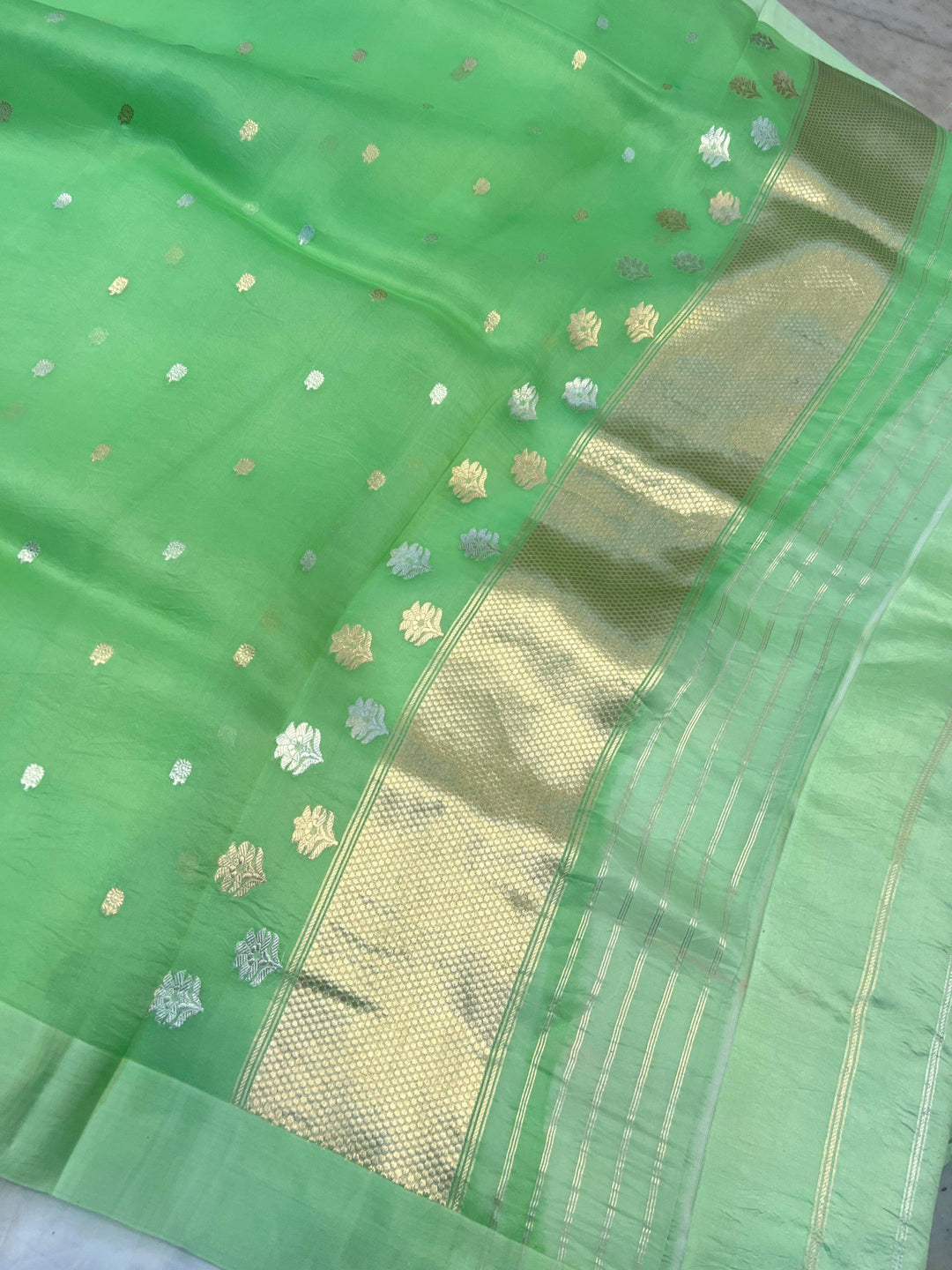 Elegant pallu of the Banarasi saree featuring delicate Sona Rupa zari work and smooth Mashru silk edge