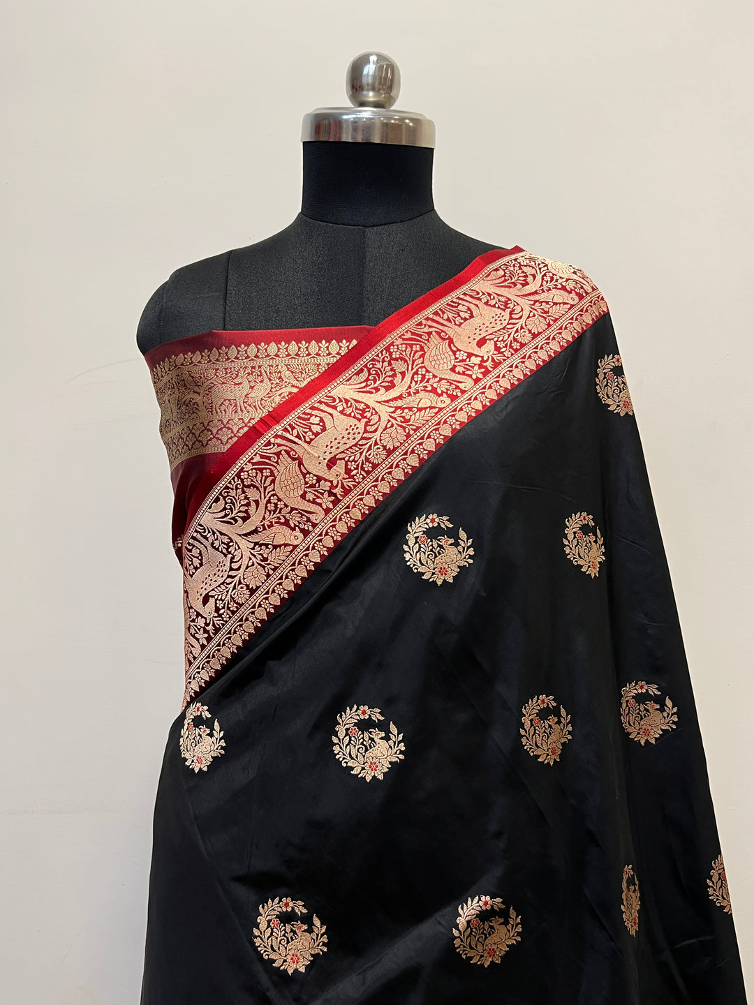 Black Pure Banarasi Handloom Katan Silk Saree - Aura Benaras