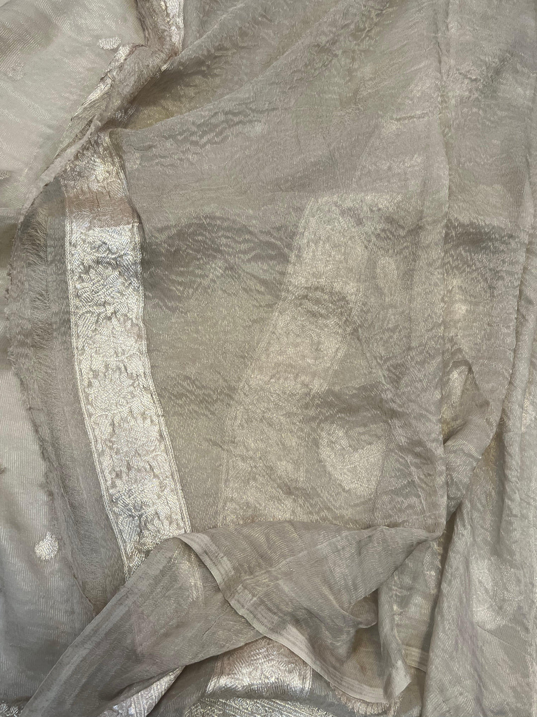 Plain blouse piece with matching silver zari border for Banarasi saree