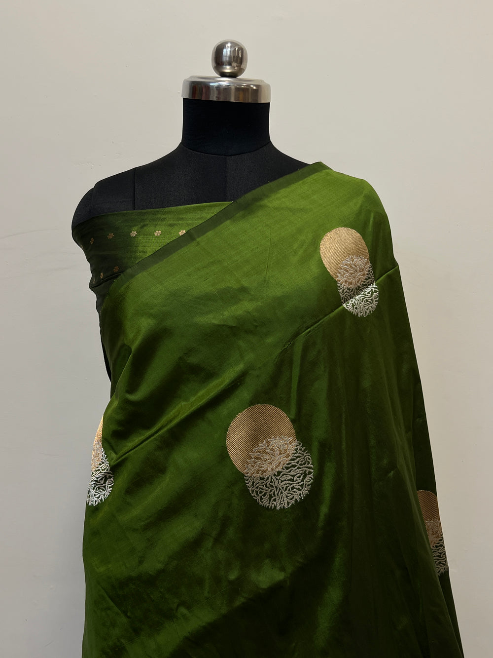 Mehendi Green Pure Katan Silk Banarasi Saree Kadhwa Zari Buta Work