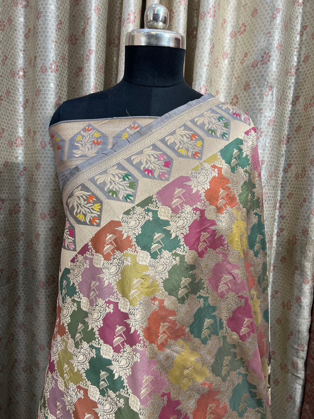 Buy Light Grey Rangkaat Banarasi Katan Silk Saree - AuraBenaras
