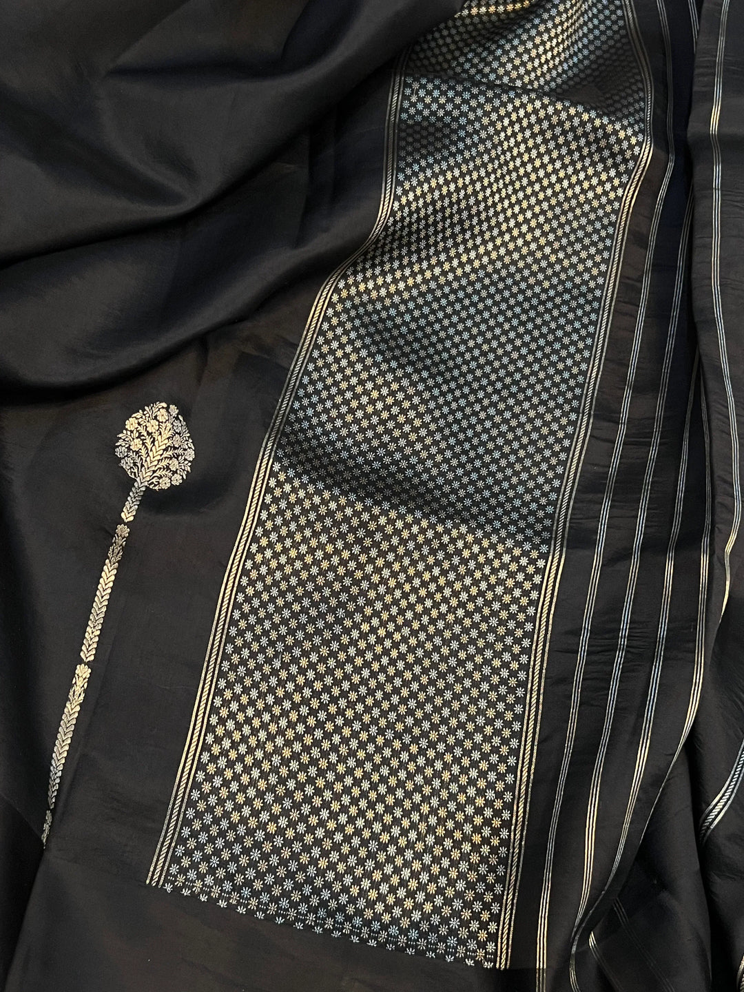 Black Pure Silk Banarasi Plain Saree with Kadhwa Sona Rupa Design 