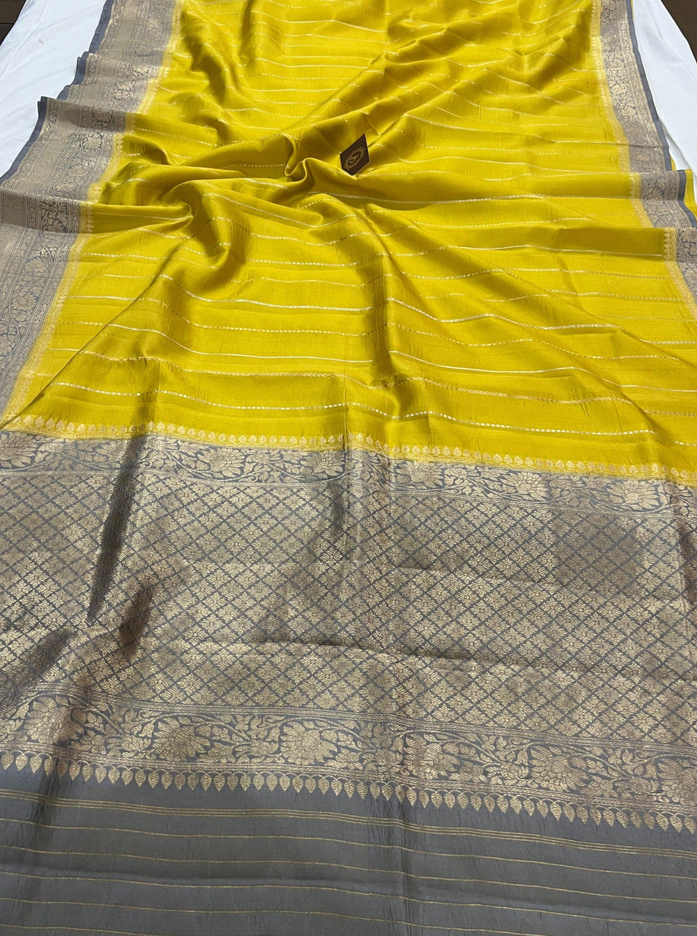 Neon Green Pure Banarasi Handloom Silk Saree - Aura Benaras