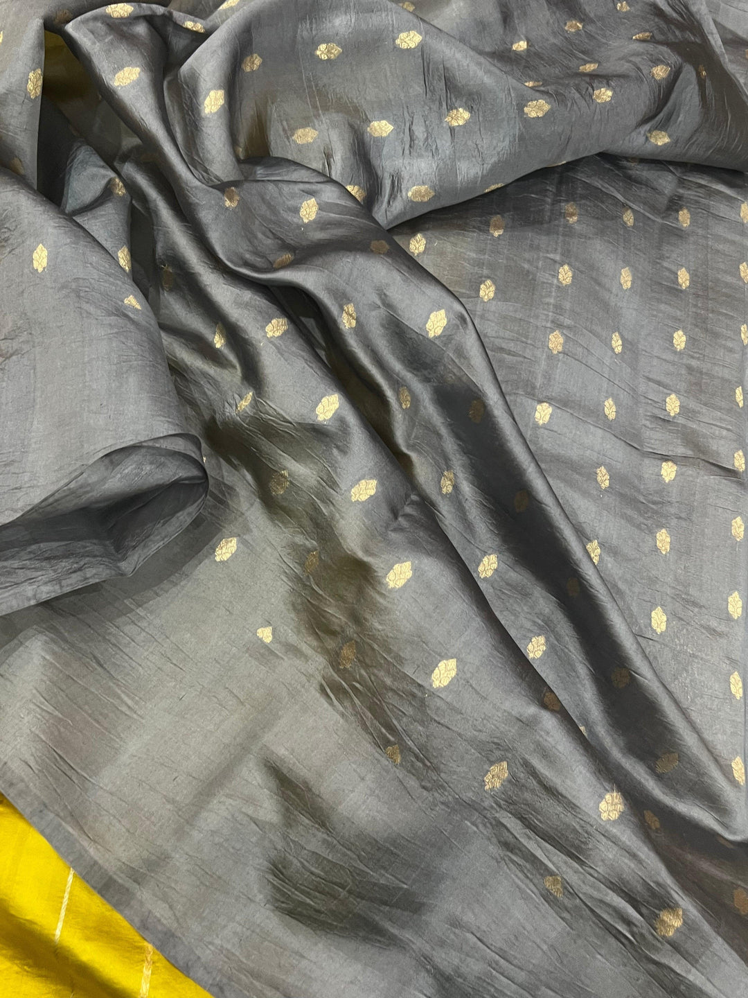 Neon Green Pure Banarasi Handloom Silk Saree - Aura Benaras