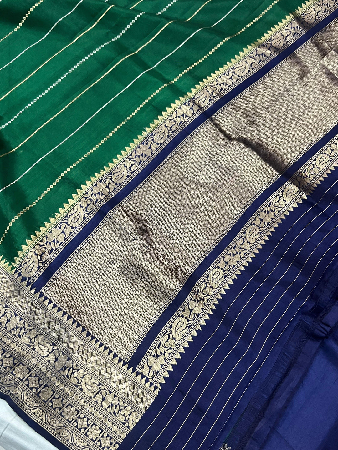 Bottle Green Pure Banarasi Handloom Silk Saree - Aura Benaras