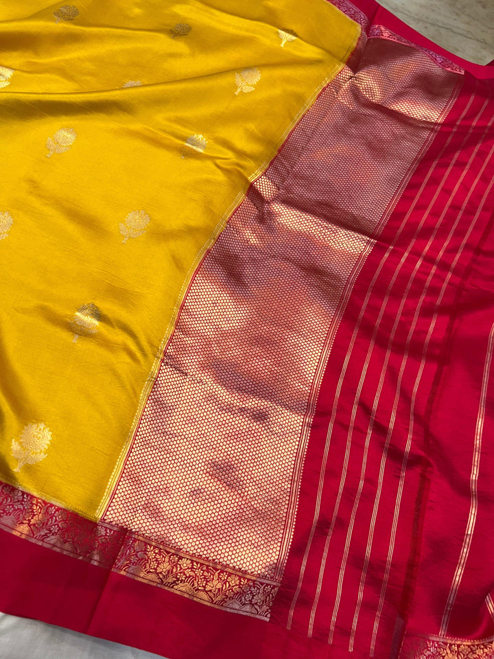 Contrast Mashru silk and golden zari border on handwoven Banarasi silk saree