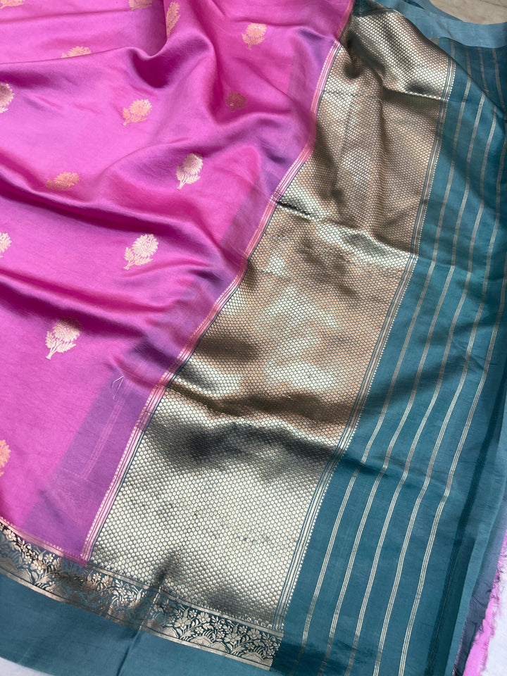 Contrast Mashru silk and golden zari border on handwoven Banarasi silk saree