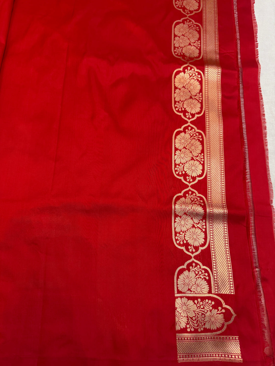 Red Banarasi Handloom Katan Silk Saree - Aura Benaras