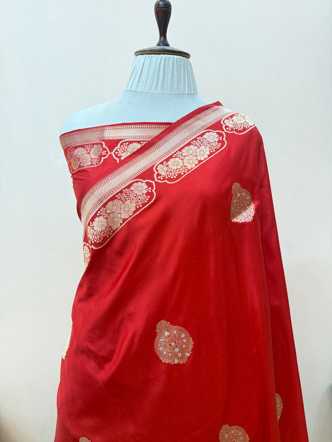 Red Banarasi Handloom Katan Silk Saree - Aura Benaras
