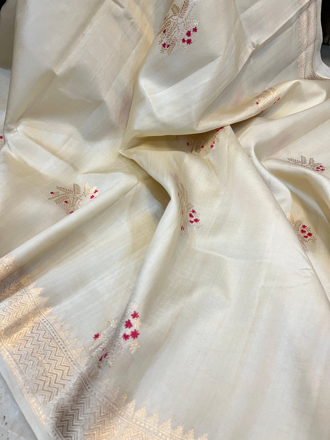 Cream Pure Banarasi Handloom Silk Saree - Aura Benaras