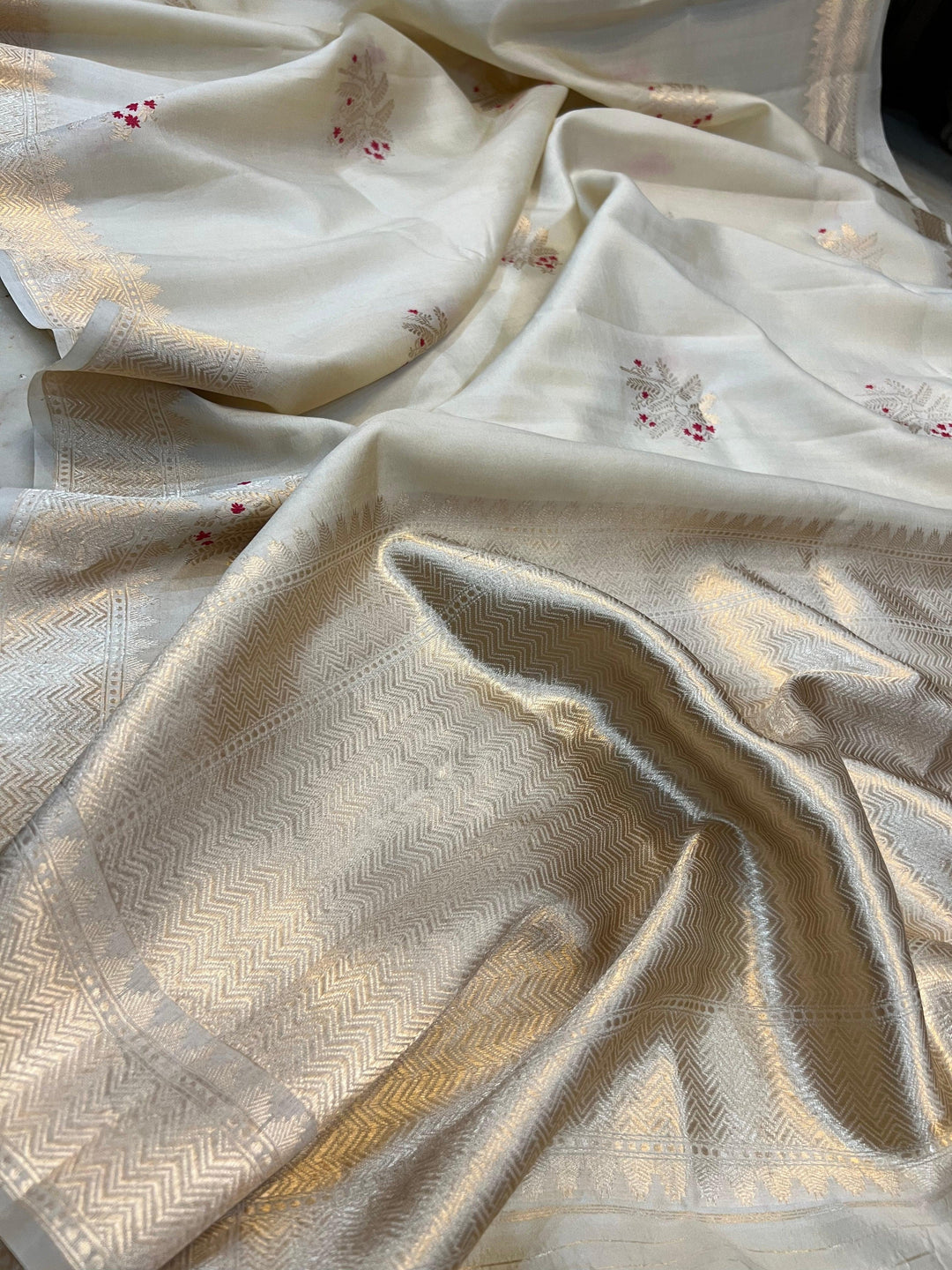 Cream Pure Banarasi Handloom Silk Saree - Aura Benaras