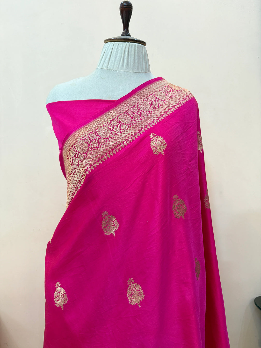 Rani Pink Pure Mashru Silk Handloom Banarasi Saree