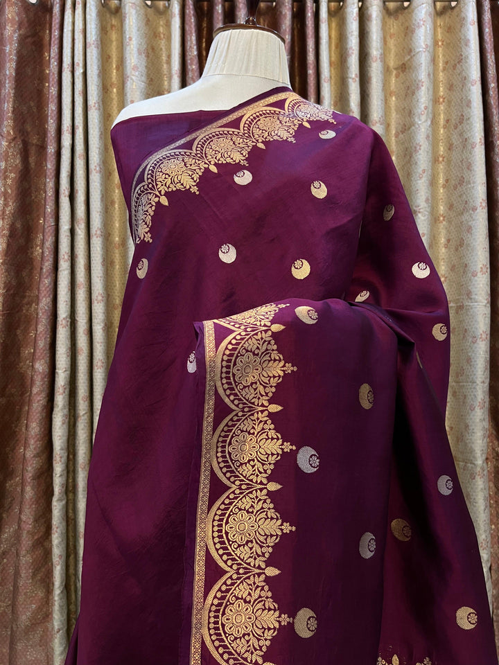 Pure Banarasi handloom silk saree with golden zari Kadhwa chand butis.