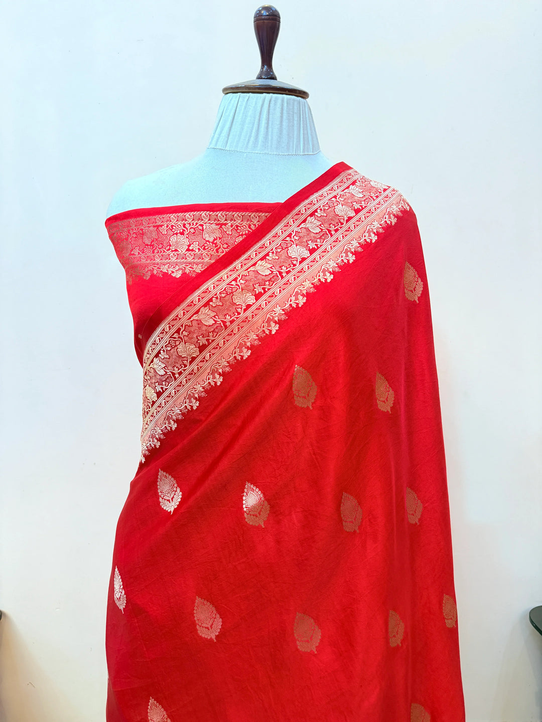 Red Pure Mashru Silk Handloom Banarasi Saree