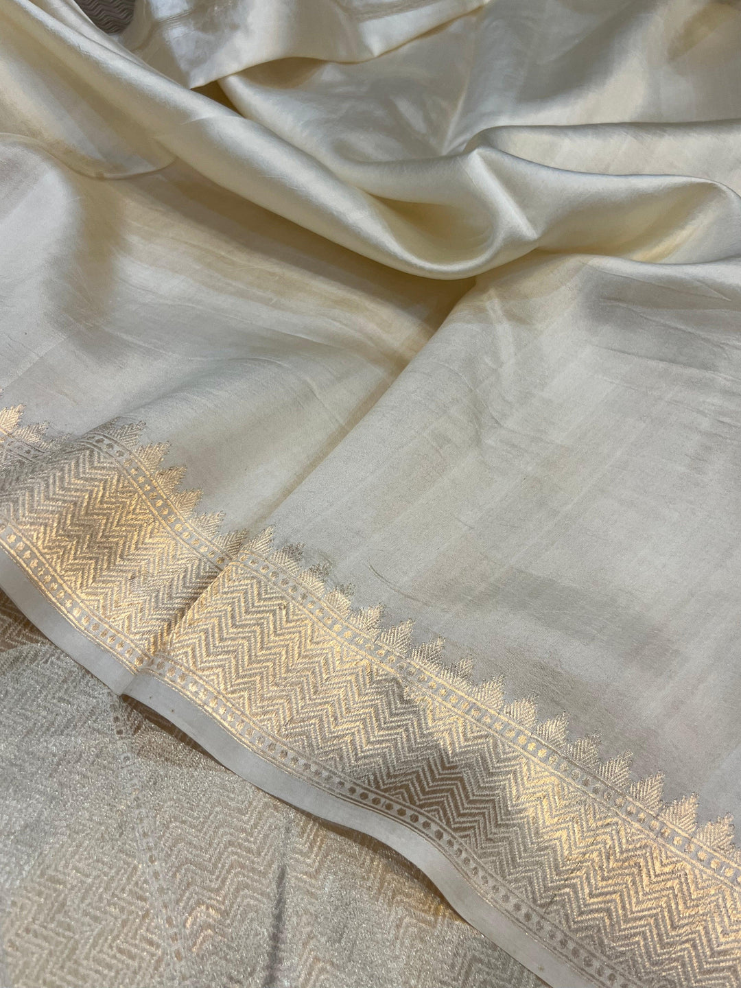 Cream Pure Banarasi Handloom Silk Saree - Aura Benaras