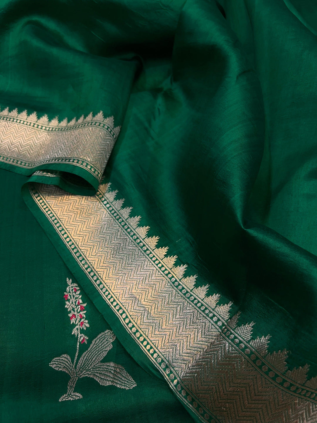 Dark Green Pure Banarasi Handloom Silk Saree - Aura Benaras