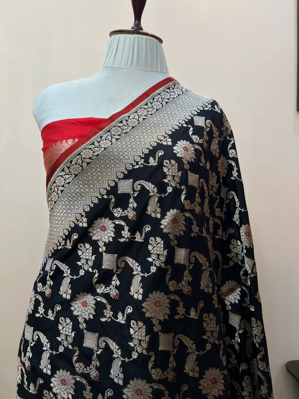 Black Pure Katan silk Handloom Banarasi Saree