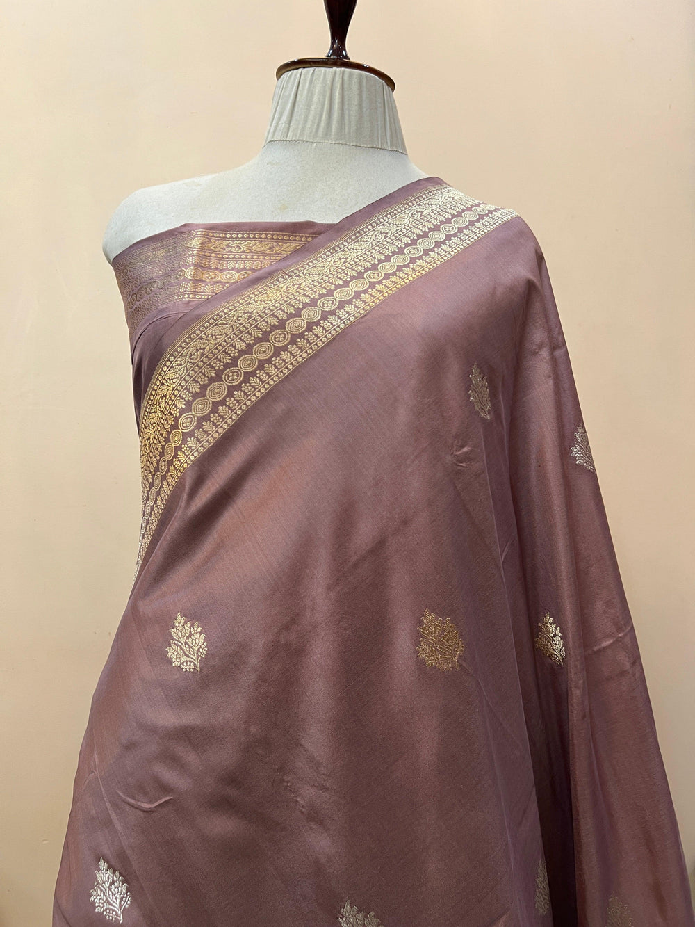 Onion Pure Katan Silk Handloom Banarasi Saree