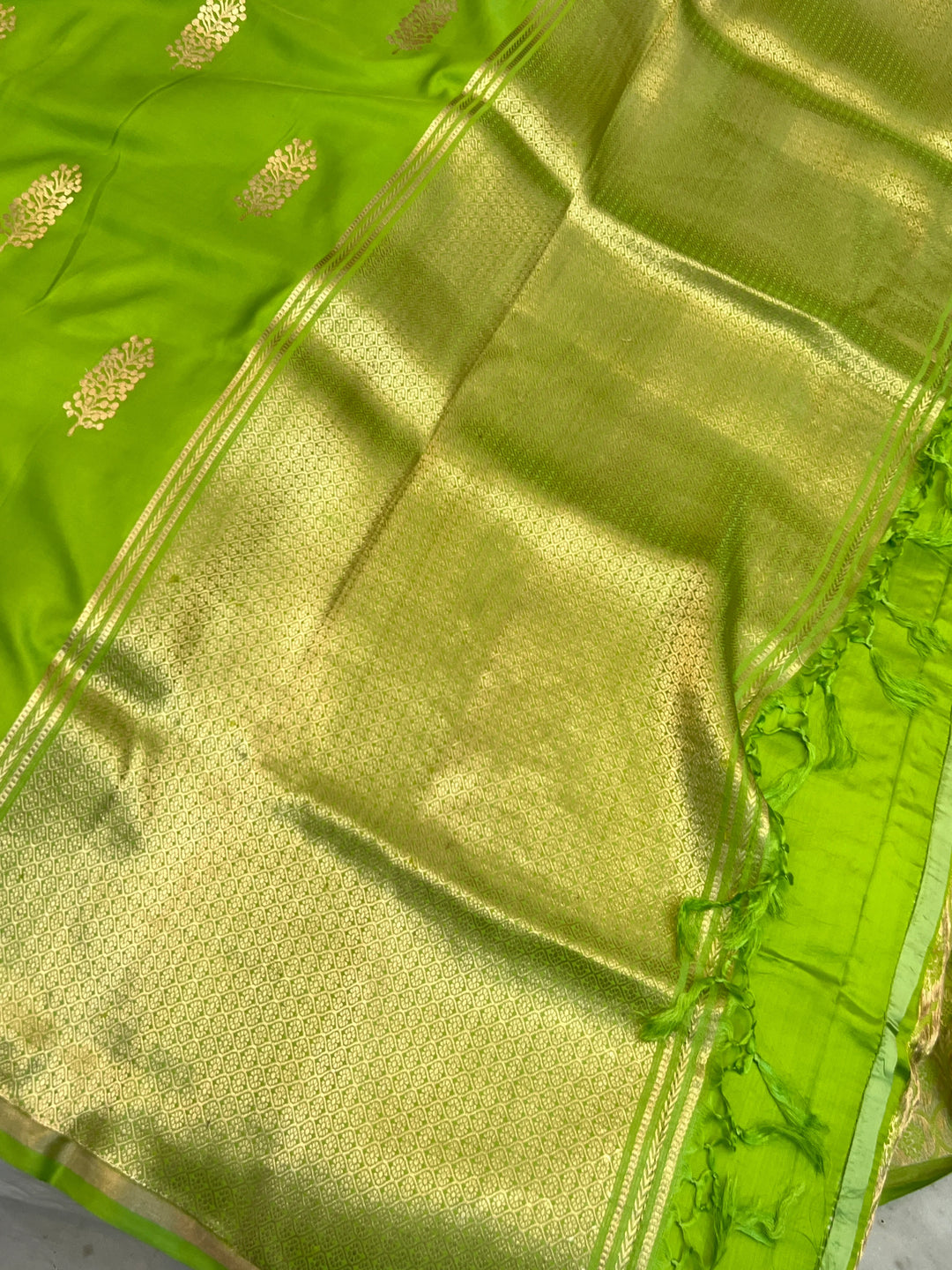Parrot Green Pure Banarasi Handloom Mashru Silk Saree