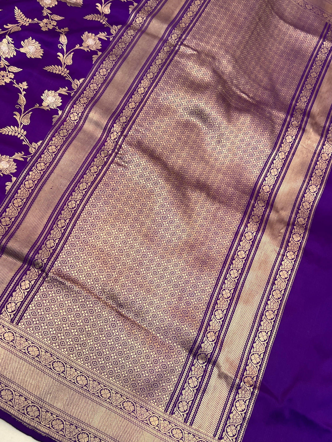 Elegant pallu of pure Katan silk Banarasi saree with shimmering floral jaal design in gold and silver zari